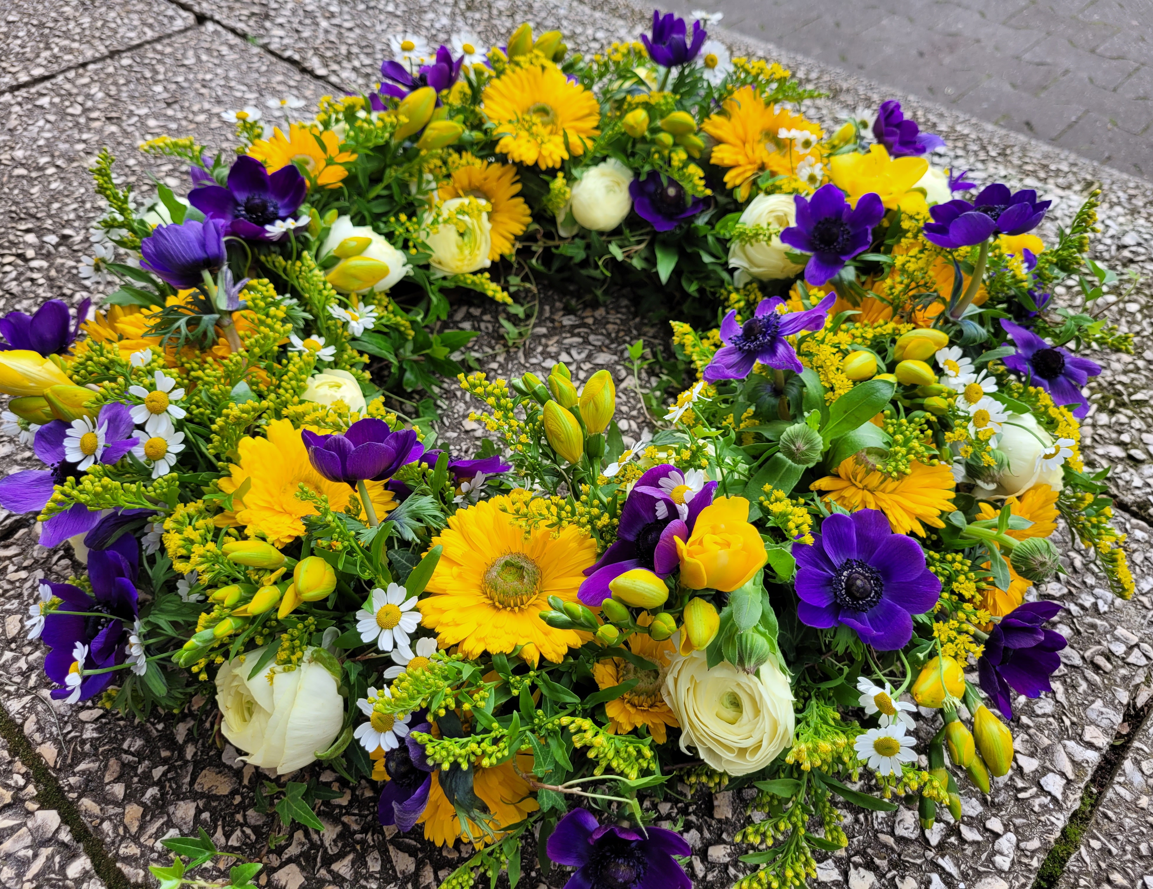 Blütenkranz Trauerfloristik